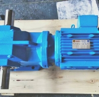 K167双出轴减速机匹配4KW减速电机可以有多少组参数以及对应的尺寸多少？
