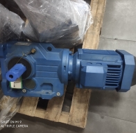 折弯机用3000W电机配K系列直角减速机型号