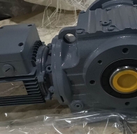 4KW电机减速机用在陶瓷加工设备上