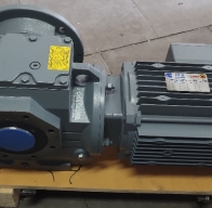 螺旋输送机用S77减速机电机SAF77DT112M4